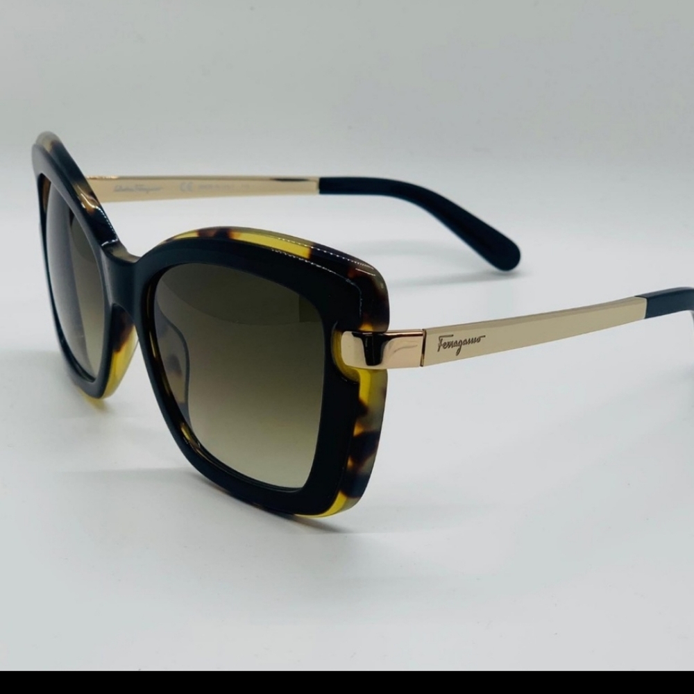 Salvatore Ferragamo Sunglasses - Picture 2 of 5